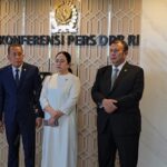 Ketua DPR RI Puan Maharani (tengah)