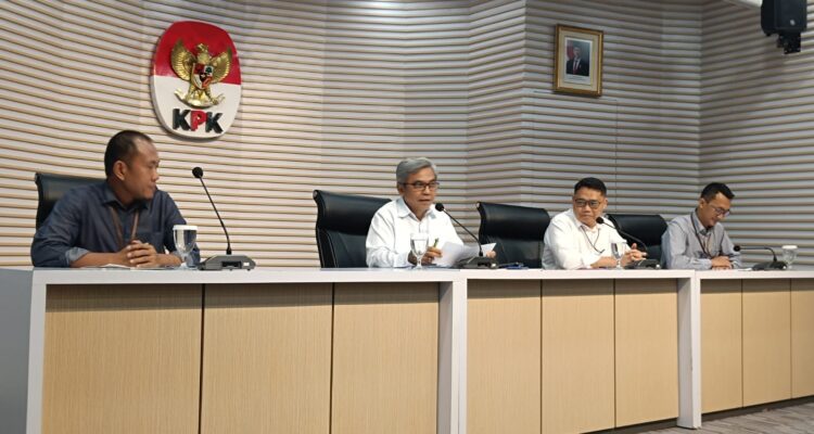 Ketua KPK Setyo Budiyanto (kedua dari kiri)