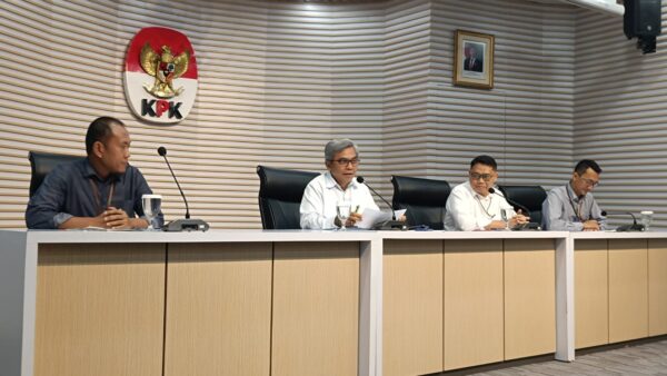 Ketua KPK Setyo Budiyanto (kedua dari kiri)