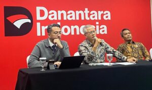 Managing Director Stakeholders Management & Communications Danantara Rohan Hafas (tengah) di Wisma Danantara Jakarta pada Rabu Mei