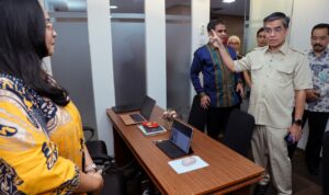 Menaker Pastikan Posko THR BHR Tetap Siaga Saat Libur Aduan THR Jadi Prioritas Pengawasan