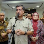 Menaker Yassierli Tinjau Posko THR dan BHR Keagamaan Pastikan Hak Pekerja Terlindungi Jelang Lebaran