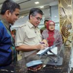 Menaker Yassierli Tinjau Posko THR dan BHR Keagamaan Pastikan Hak Pekerja Terlindungi Jelang Lebaran