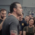 Menhan AS Pete Hegseth bersama pasukan Marinir di atas kapal (Akun X @SecWar)