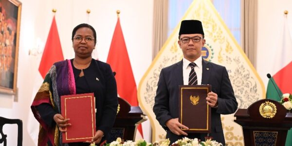 Menlu Madagaskar Alice N’Diaye dan Menlu RI Sugiono (Foto Kemlu RI)