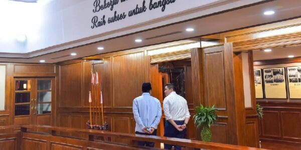 Mensos Saifullah Yusuf dan Seskab Teddy Indra Wijaya (Foto Instagram)