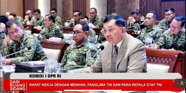 Menteri Pertahanan (Menhan) Sjafrie Sjamsoeddin (Jas Cream) (Tangkapan layar dari YouTube DPR)