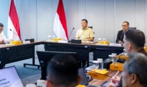 Menteri Pertahanan RI Sjafrie Sjamsoeddin bersama Badan Industri Mineral (BIM) saat menggelar rapat di Kantor BP BUMN Jakarta Pusat pada Selasa Mei (Foto Akun IG @sjafrie sjamsoeddin) Menteri Pertahanan RI Sjafrie Sjamsoeddin bersama Badan Industri Mineral (BIM) saat menggelar rapat di Kantor BP BUMN Jakarta Pusat pada Selasa Mei (Foto Akun IG @sjafrie sjamsoeddin)