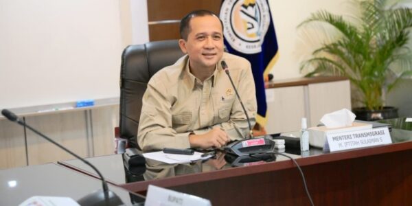Menteri Transmigrasi M Iftitah Sulaiman Suryanagara (Foto Kementrans)