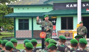 Pimpin Upacara Bendera Gabungan, Brigjen TNI Agus Widodo Berikan Jam Komandan