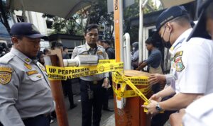 Pansus Tata Kelola Parkir bersama UP Perparkiran usai menyegel area parkir ilegal di kawasan Blok M Square Jakarta Selatan (Foto DPRD DKI) Pansus Tata Kelola Parkir bersama UP Perparkiran usai menyegel area parkir ilegal di kawasan Blok M Square Jakarta Selatan (Foto DPRD DKI)