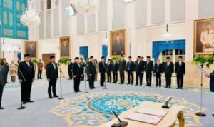 Pelantikan sejumlah tokoh sebagai menteri:kepala lembaga oleh dalam reshuffle kelima oleh Presiden Prabowo Subianto di Istana Negara (Foto Repro Youtube Setpres) Pelantikan sejumlah tokoh sebagai menteri:kepala lembaga oleh dalam reshuffle kelima oleh Presiden Prabowo Subianto di Istana Negara (Foto Repro Youtube Setpres)