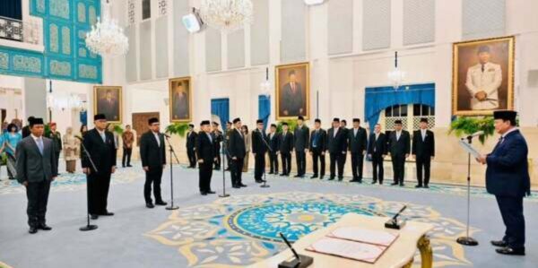 Pelantikan sejumlah tokoh sebagai menteri:kepala lembaga oleh dalam reshuffle kelima oleh Presiden Prabowo Subianto di Istana Negara (Foto Repro Youtube Setpres)