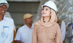 Pimpinan Fraksi Partai Gerindra DPR RI Novita Wijayanti saat meninjau Gudang Bulog Gumilir Kabupaten Cilacap Jawa Tengah (Foto Istimewa) Pimpinan Fraksi Partai Gerindra DPR RI Novita Wijayanti saat meninjau Gudang Bulog Gumilir Kabupaten Cilacap Jawa Tengah (Foto Istimewa)