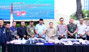 Polda Jambi bersama Forkopimda memusnahkan barang bukti narkoba (Foto Dok Polda Jambi) Polda Jambi bersama Forkopimda memusnahkan barang bukti narkoba (Foto Dok Polda Jambi)