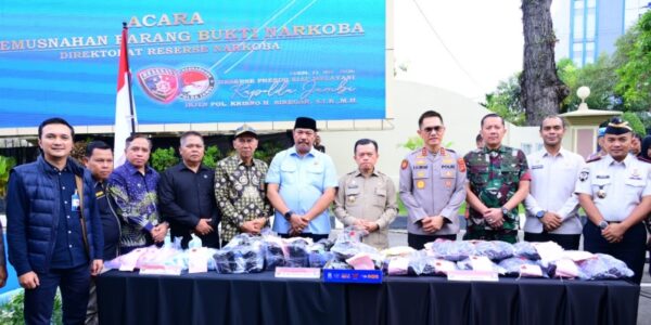 Polda Jambi bersama Forkopimda memusnahkan barang bukti narkoba (Foto Dok Polda Jambi)
