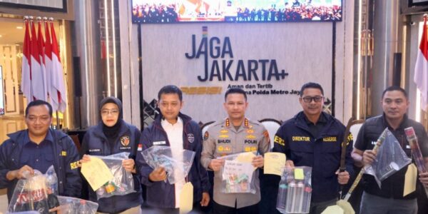 Polda Metro Jaya mengamankan barang bukti dari orang yang ditangkap dalam pengamanan aksi May Day (Foto Dok Humas Polda Metro Jaya)