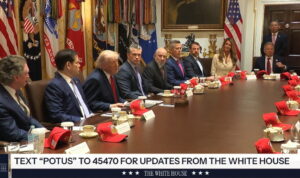 Presiden AS Donald Trump pimpin rapat kabinet di Gedung Putih pada Rabu Mei (Foto Akun X @StateDept)
