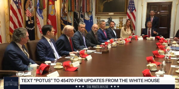 Presiden AS Donald Trump pimpin rapat kabinet di Gedung Putih pada Rabu Mei (Foto Akun X @StateDept)