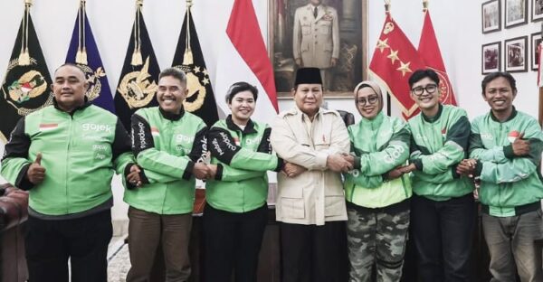 Presiden Prabowo Subianto bersama pengemudi Ojol (Foto istimewa)