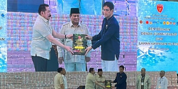 Presiden Prabowo Subianto di acara penyerahan uang hasil sitaan negara di Kejagung Rabu Mei