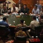 Presiden Prabowo Subianto memimpin rapat terbatas di Hambalang (Foto Instagram)