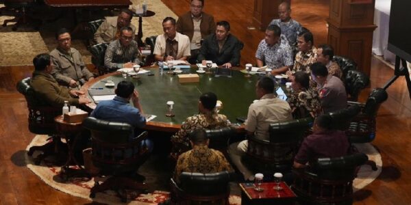 Presiden Prabowo Subianto memimpin rapat terbatas di Hambalang (Foto Instagram)