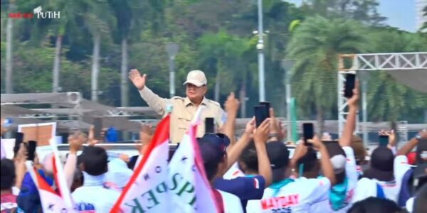 Presiden Prabowo Subianto menghadiri peringatan Hari Buruh di Monas Jakarta (Foto Sekretariat Presiden)