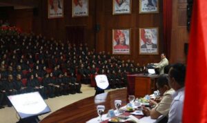 Presiden Prabowo Subianto menyampaikan pidato di hadapan peserta Presidential Future Leaders Program di Hambalang Bogor Minggu Mei (Foto Instagram)