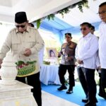 Presiden Prabowo Subianto meresmikan Museum Marsinah dan berziarah ke makam aktivis buruh tersebut (Foto Setpres)