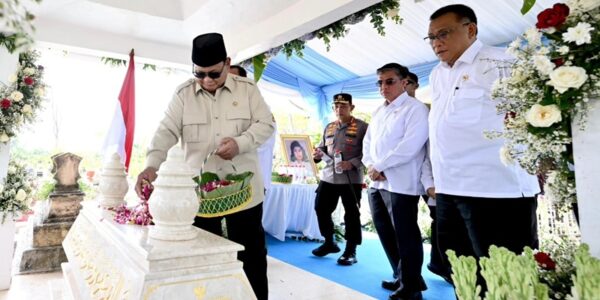 Presiden Prabowo Subianto meresmikan Museum Marsinah dan berziarah ke makam aktivis buruh tersebut (Foto Setpres)