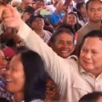 Presiden Prabowo Subianto saat berjoget di Pulau Miangas Sulawesi Utara Sabtu Mei (Foto YouTube Sekretariat Presiden)