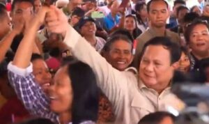 Presiden Prabowo Subianto saat berjoget di Pulau Miangas Sulawesi Utara Sabtu Mei (Foto YouTube Sekretariat Presiden)