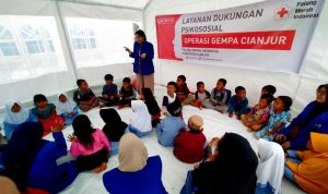 Relawan mahasiswa Universitas Paramadina