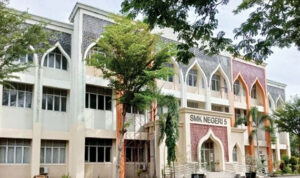 Siswa SMKN 5 Padang Terjun Langsung Perbaiki Motor dan Elektronik Korban Banjir SMKN Padang