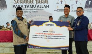 Serah terima Dana Abadi Umat untuk peningkatan fasilitas Asrama Haji Embarkasi Medan Sumatera Utara (Foto Dok BPKH) Serah terima Dana Abadi Umat untuk peningkatan fasilitas Asrama Haji Embarkasi Medan Sumatera Utara (Foto Dok BPKH)