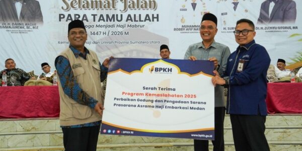 Serah terima Dana Abadi Umat untuk peningkatan fasilitas Asrama Haji Embarkasi Medan Sumatera Utara (Foto Dok BPKH)