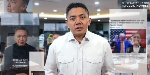 Seskab Teddy Indra Wijaya (Foto YouTube Sekretariat Kabinet)