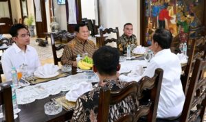 Suasana pertemuan Presiden Joko Widodo dan Presiden Prabowo Subianto serta Wakil Presiden terpilih Gibran Rakabuming Raka (Foto Istimewa) Suasana pertemuan Presiden Joko Widodo dan Presiden Prabowo Subianto serta Wakil Presiden terpilih Gibran Rakabuming Raka (Foto Istimewa)