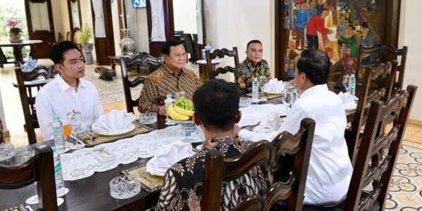 Suasana pertemuan Presiden Joko Widodo dan Presiden Prabowo Subianto serta Wakil Presiden terpilih Gibran Rakabuming Raka (Foto Istimewa)