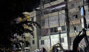 Suasana setelah serangan udara Israel di Dahieh Beirut Lebanon Rabu Mei (Foto EPA)