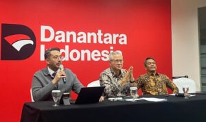 (Tengah) Managing Director Stakeholders Management & Communications Danantara Rohan Hafas