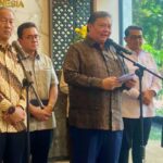 (Tengah) Menko Bidang Perekonomian Airlangga Hartarto