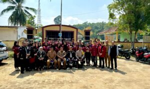 Kepala Desa dan Camat Carita Terima Mahasiswa KKM UNIBA Kelompok 63