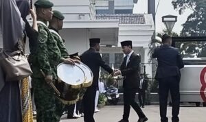 Wakil Presiden RI Gibran Rakabuming Raka saat tiba di Kantor Kementerian Pertahanan (Kemhan) Jakarta Pusat pada Senin Juni