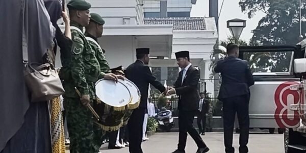Wakil Presiden RI Gibran Rakabuming Raka saat tiba di Kantor Kementerian Pertahanan (Kemhan) Jakarta Pusat pada Senin Juni