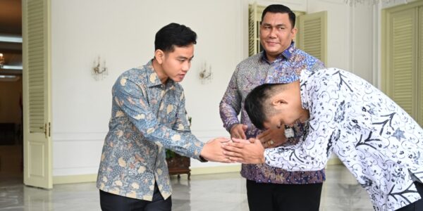 Wakil Presiden (Wapres) Gibran Rakabuming menerima audiensi jajaran pengurus pusat Perkumpulan Pendidik Siswa Kristen Indonesia (PERDISKI) di Istana Wapres Jakarta (Foto Setwapres)