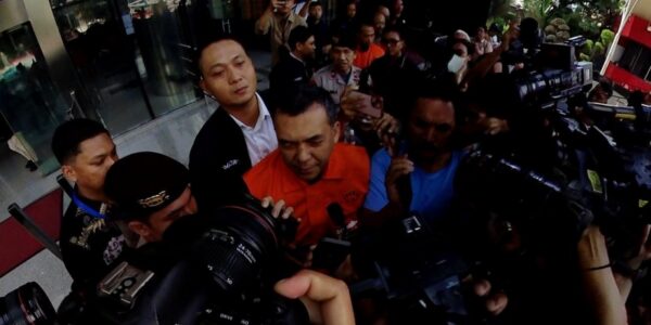 Wamen Imipas Silmy Karim saat digelandang ke KPK