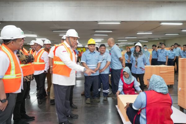 Wamenaker Afriansyah Noor Minta Perusahaan Konsisten Jalankan Norma Ketenagakerjaan agar Pekerja Terlindungi ()