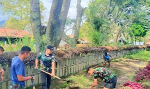 Kedepankan Sinergitas, Satgas YR 142/KJ Bersihkan Jalan Dan Fasilitas Umum Di Bolakme